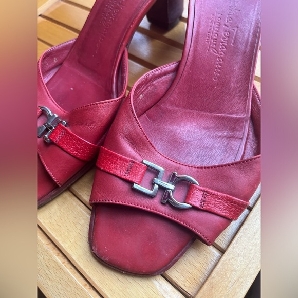 Salvatore Ferragamo “LENNOR”  Coral Leather Slide Mid Heel, Size 8.5 - Picture 4 of 16